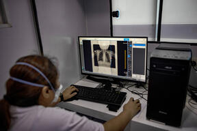 Tuberculosis in Tondo, Manila - Ezra Acayan