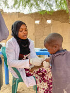 Zeinab, Vaccination in Niger