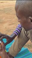 VERTICAL VIDEO – Saving children’s lives with bead necklaces in Mali – INT