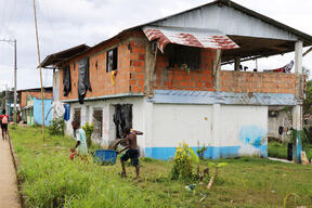 Displacement in Roberto Payán