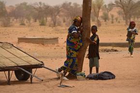 Health centers for malian refugees, all uses.