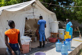 Cholera emergency response in Port-au-Prince 04