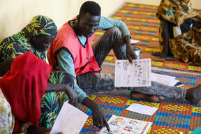MSF Community Health Educator conducts an awareness session
