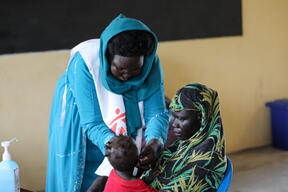 Clinical Officer examines a child at MSF mobile clinic