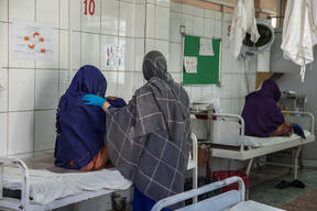 LABOR ROOM -4
