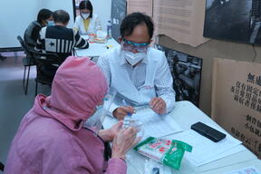 MSF collaborates with local NGOs to support vulnerable groups during the Omicron wave in Hong Kong