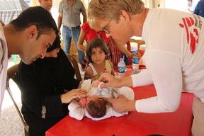 Iraq - Thousands of Syrians crossing the border into Iraqi Kurdistan