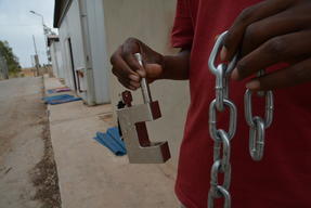 Migrants and refugees in Zintan and Gharyan detention centres in Libya
