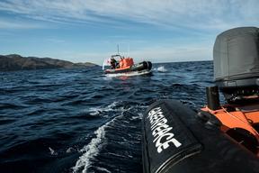 Assistance at sea to refugee boats in distress