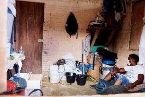Displacement in Roberto Payán