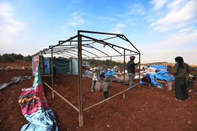 Idlib: Newly displaced persons.