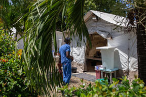 Cholera emergency response in Port-au-Prince 09