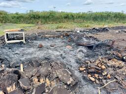 Destroyed tukul in Adok, Leer