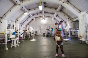 Severe burn victims in MSF Drouillard hospital