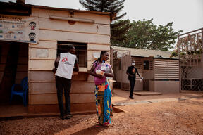 The journey of a wounded woman at MSF'SICA hospital in Bangui
