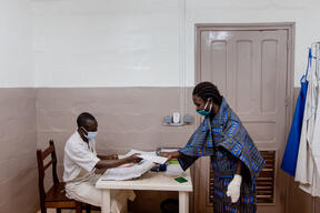The journey of a wounded woman at MSF'SICA hospital in Bangui