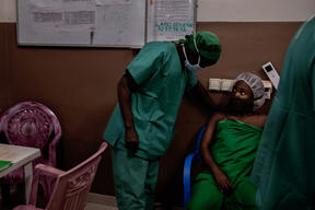 The journey of a wounded woman at MSF'SICA hospital in Bangui