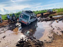 14.1 MSF vehicle on the way to Buzi, the most affected district by Eloise