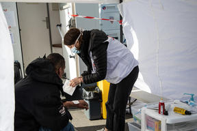 Coronavirus: MSF's mobile clinic for vulnerable groups