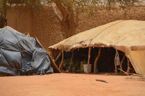 Health centers for malian refugees, all uses.