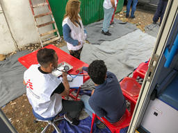 MSF mobile clinics close to the Iraqi-Syrian border