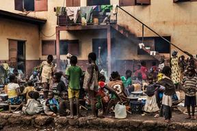 CAR.BOUCA.VIOLENCE