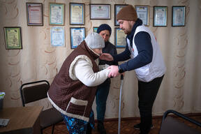 MSF patient Maria, her daughter Tonya and MSF mobile clinic doctor Igor Bodnia