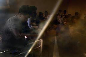 "We sit, we wait and we're scared": migrants' communities in Libya through the eyes of photographer Ricardo García Villanova
