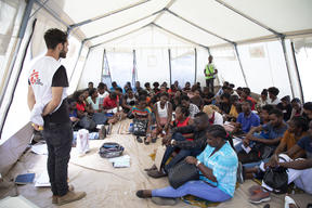 CARING FOR PATIENTS WITH  CHOLERA IN MSF’S MAR AZUL CHOLERA TREATMENT CENTRE, BEIRA