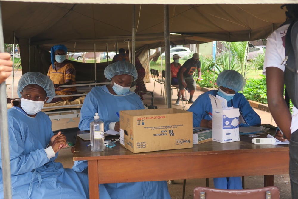 MSF staff screening patients