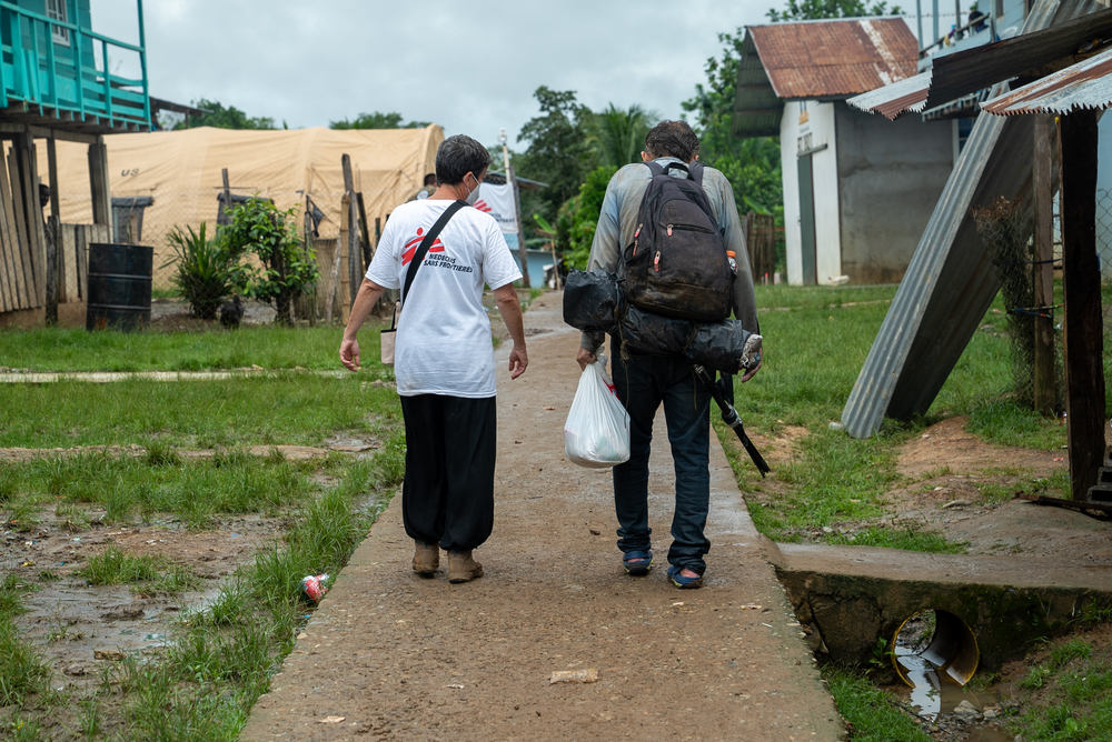 The majority of migrants head for the medical post where MSF teams are working.